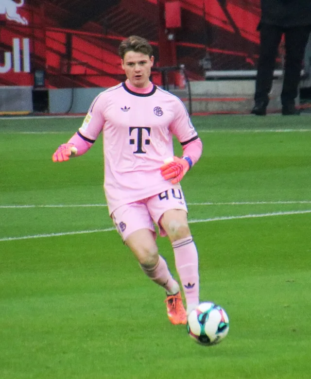 Jonas Urbig
