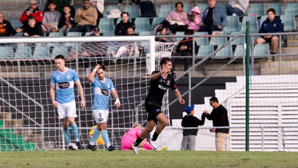 Sydney United win an 11-10 penalty shootout against Central Coast