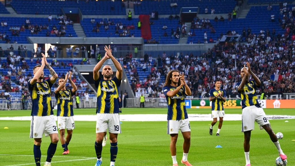 Fenerbahce return to the Champions League with a 3-2 aggregate win over Lyon