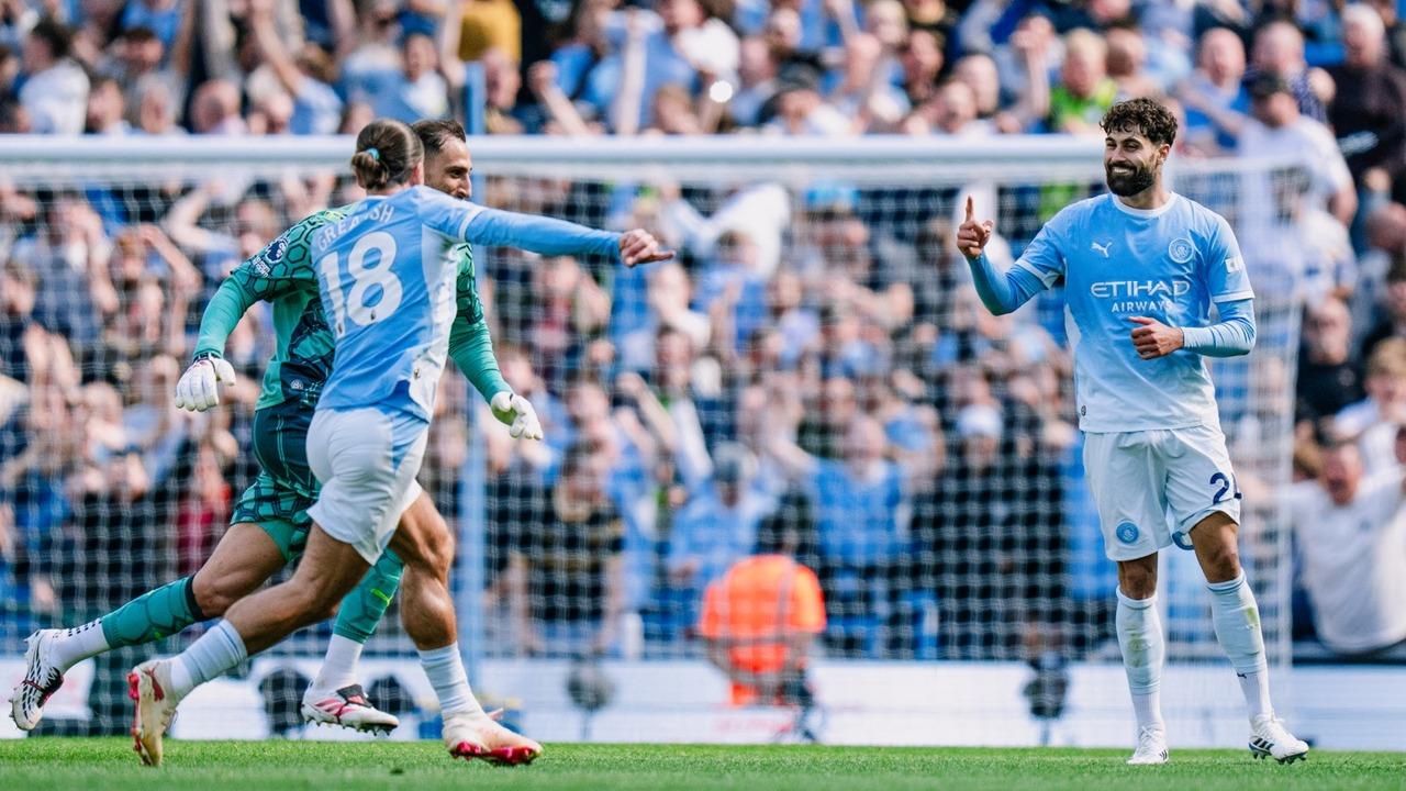 Manchester City players celebrate against Bournemouth