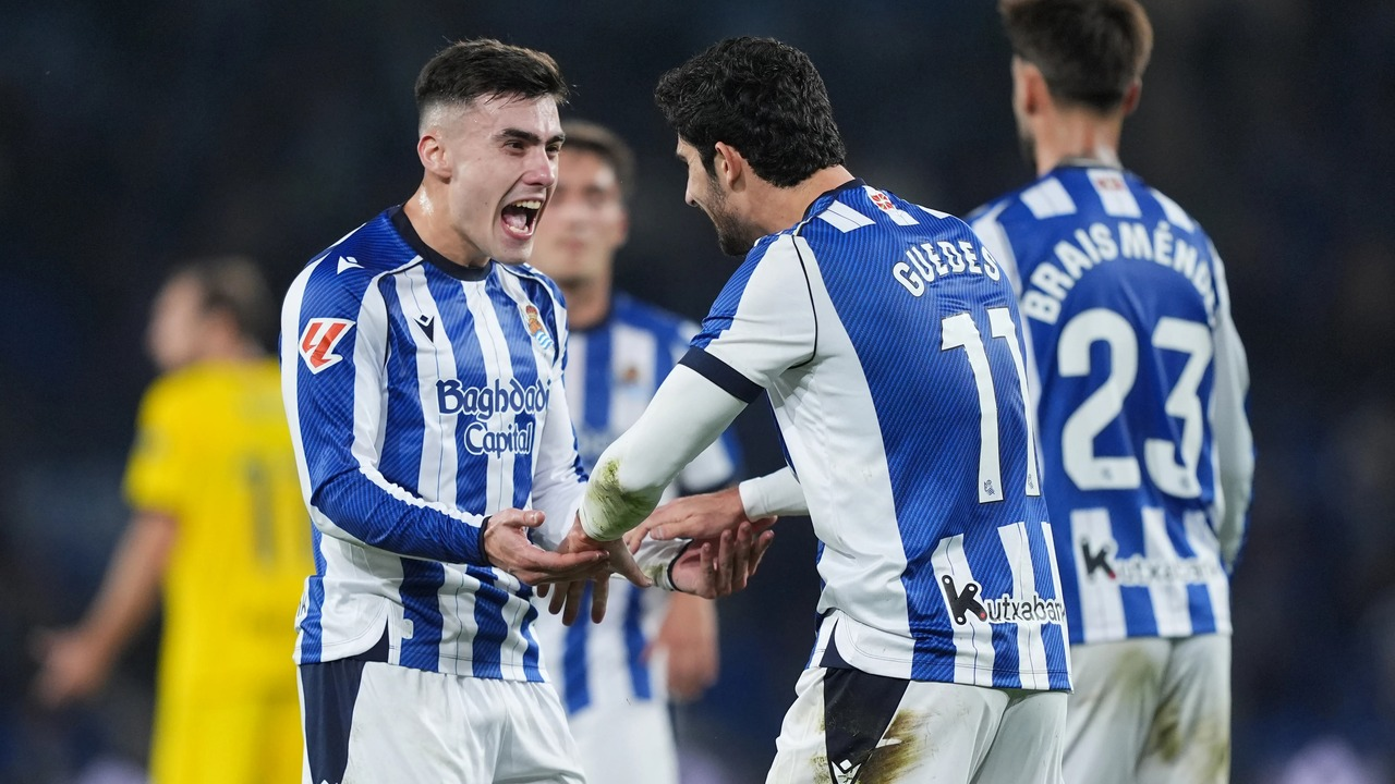 Real Sociedad players celebrate together