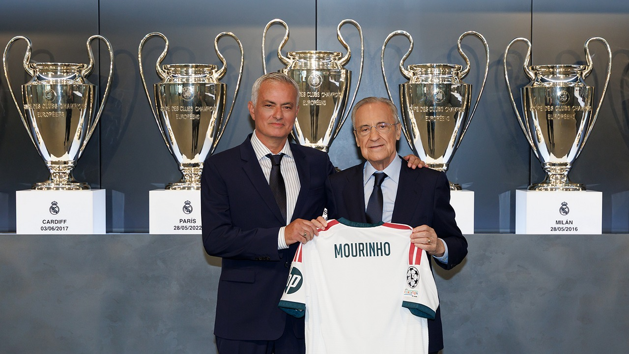 Real Madrid present Jose Mourinho as head coach