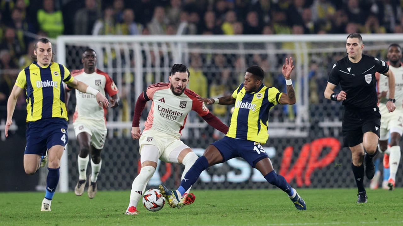 Fenerbahce and Lyon players challenge for the ball