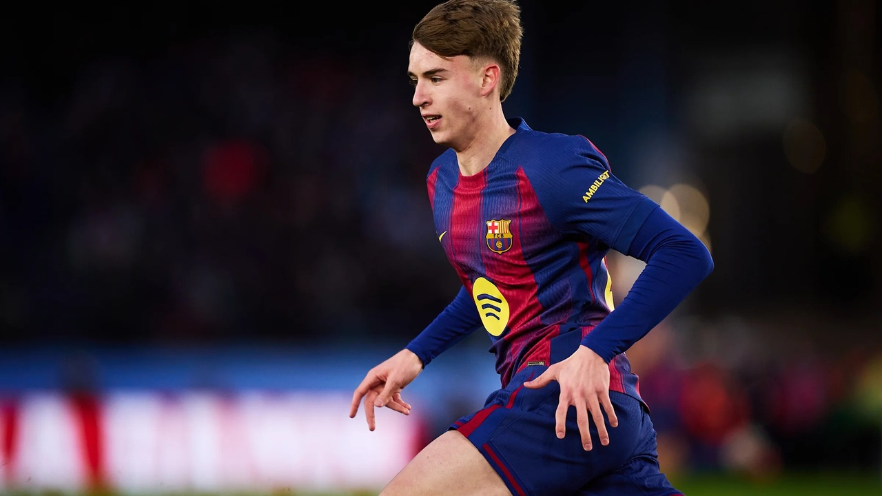 Tommy Marques carries the ball during a Barcelona match