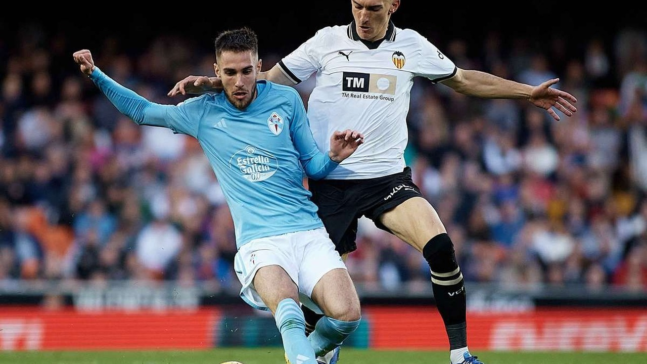 Celta players move the ball during a league match