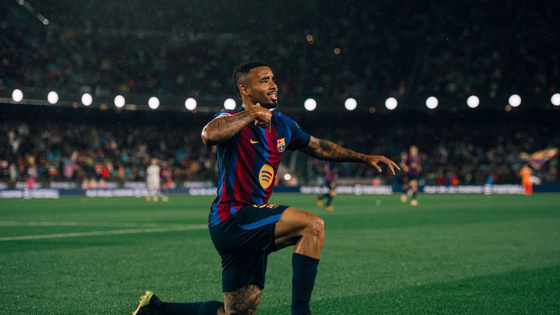 Barcelona beat Racing Santander 7-2 after the visitors score twice