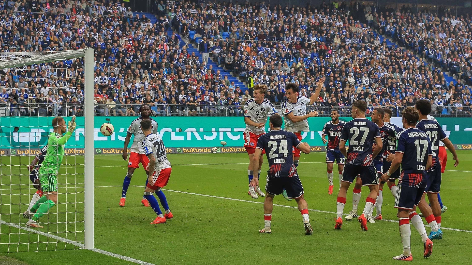 Hamburg maintain control to overcome Cologne 2-1