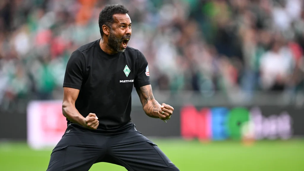Werder Bremen turn an open match into a 3-2 victory over Augsburg