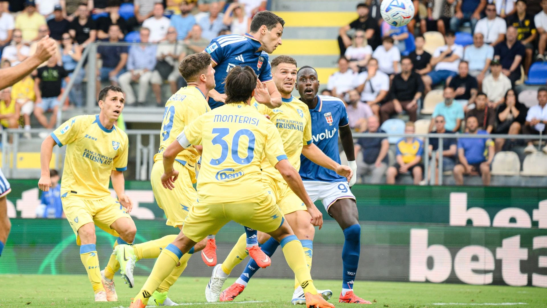 Lorenzo Palmisani protects Frosinone's 2-0 victory over Como