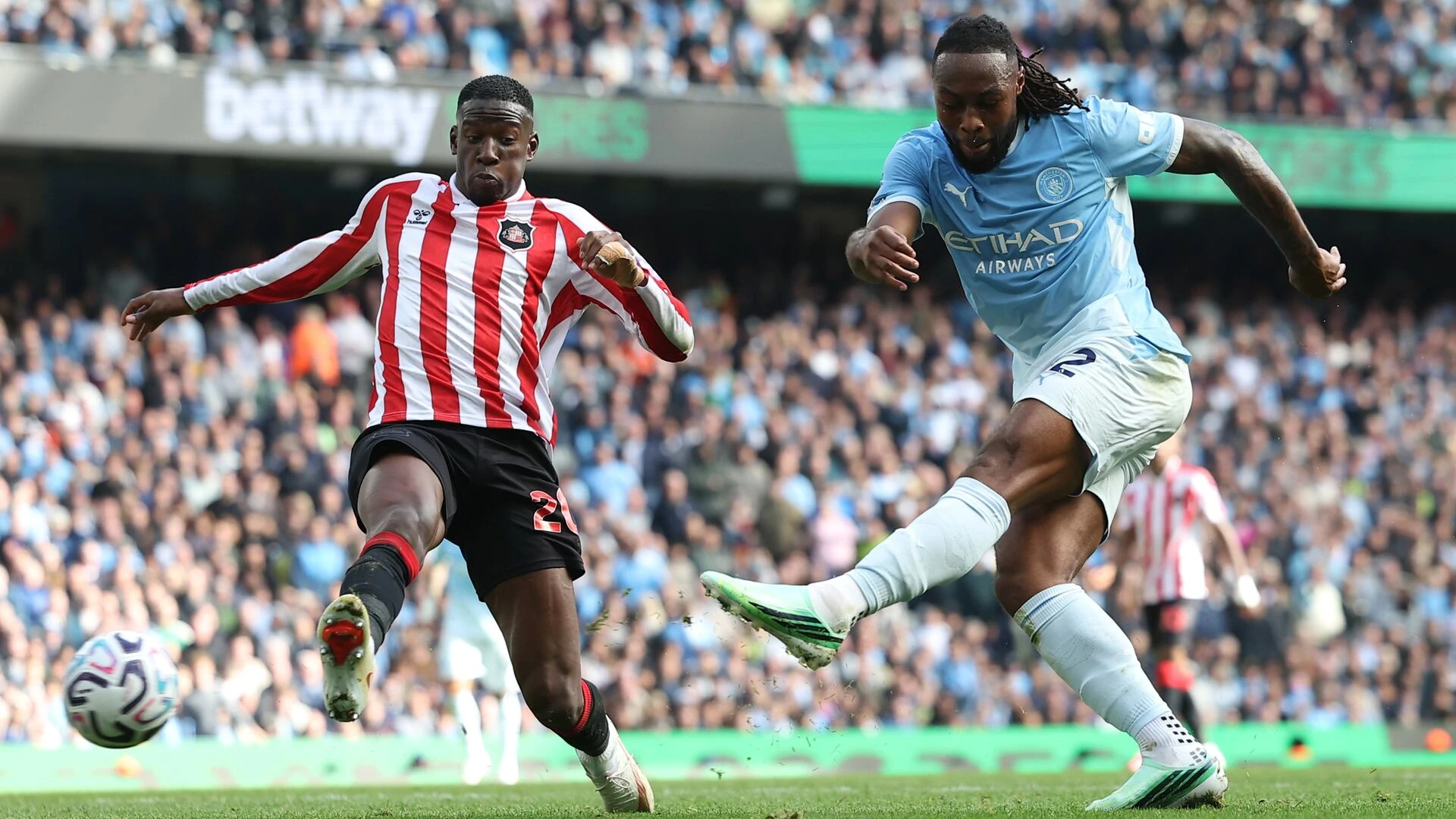 Manchester City outscore Sunderland 5-3 to preserve a perfect league start
